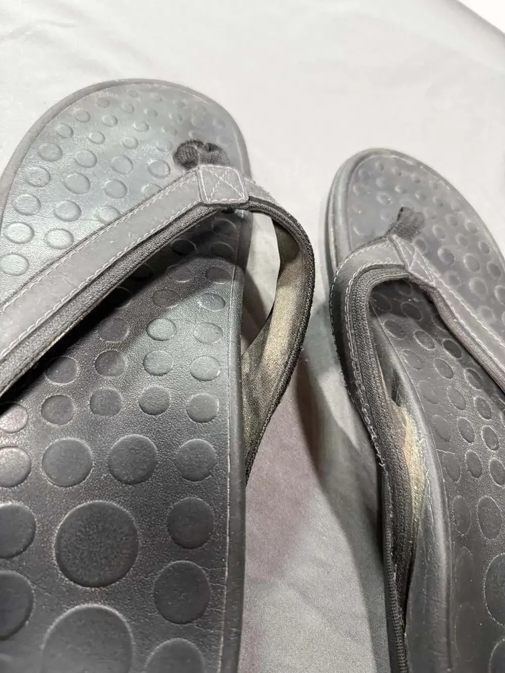 Vionic Tide Orthotic Arch Support Toe Post Sandals in Black